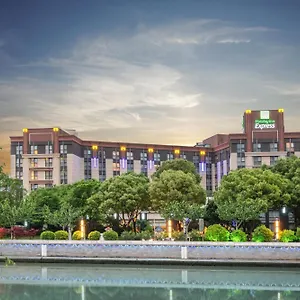 https://holiday-inn-express-putuo.bestsuzhouhotels.com
